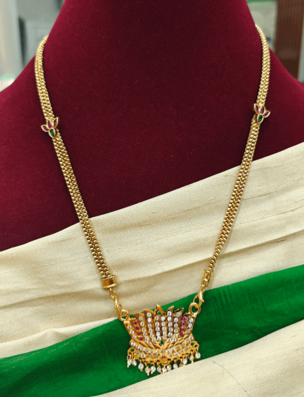 Lotus pendant with double line lotus chain