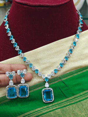 Solitaire victorian(copper sulphate blue) necklace