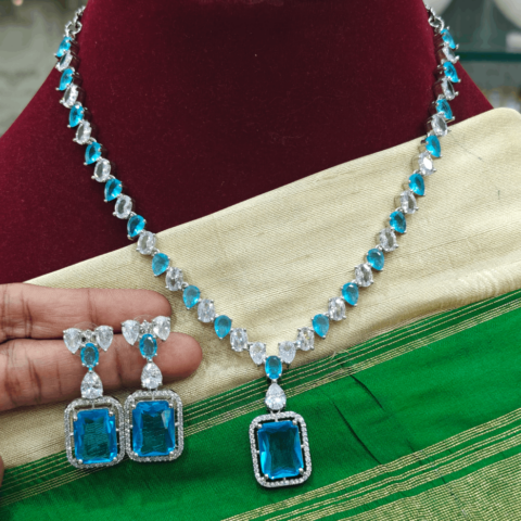 Solitaire victorian(copper sulphate blue) necklace