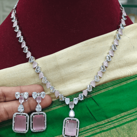 Solitaire victorian(pink) necklace