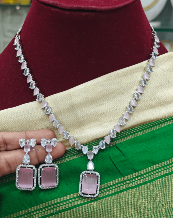 Solitaire victorian(pink) necklace