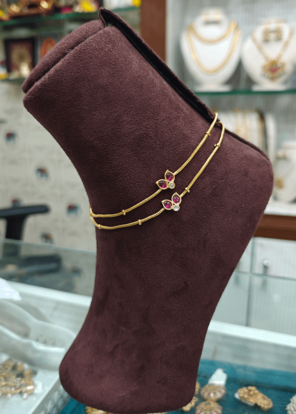 Leaf design 1(ruby, white)