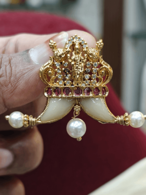 Naraya claw pendant