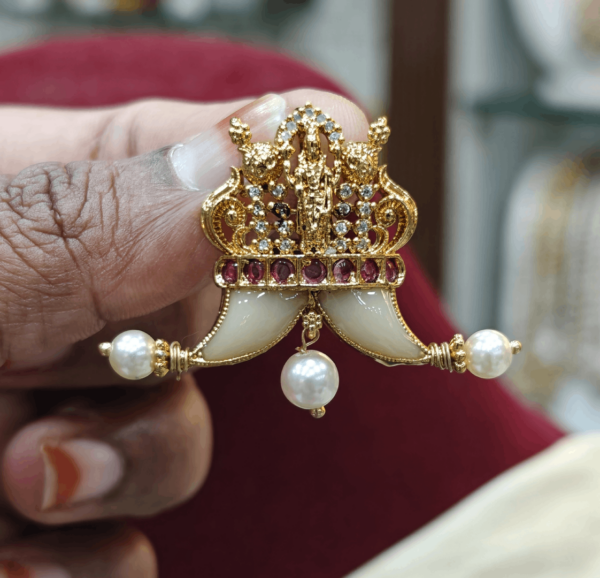 Naraya claw pendant