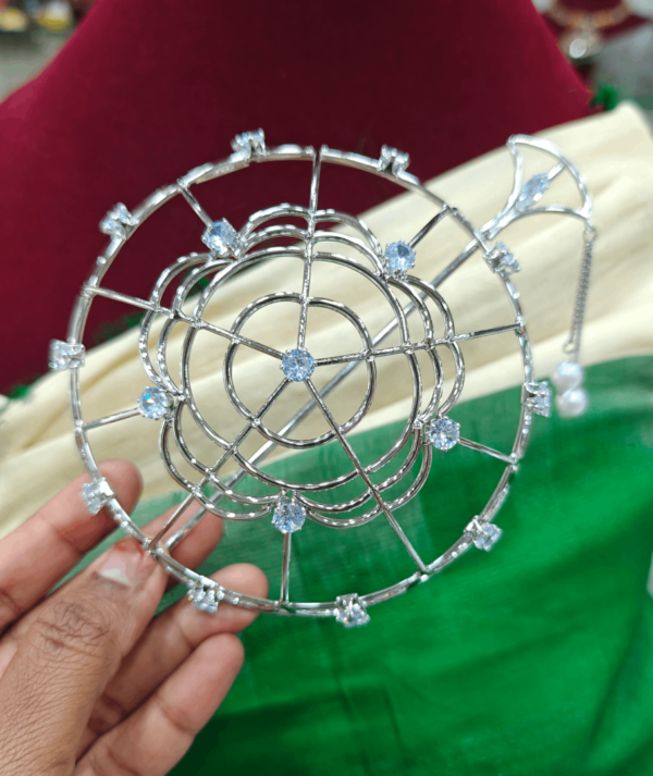 Solitaire stone silver finish hair bun
