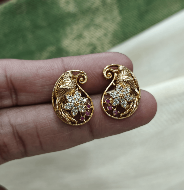 Mango studs