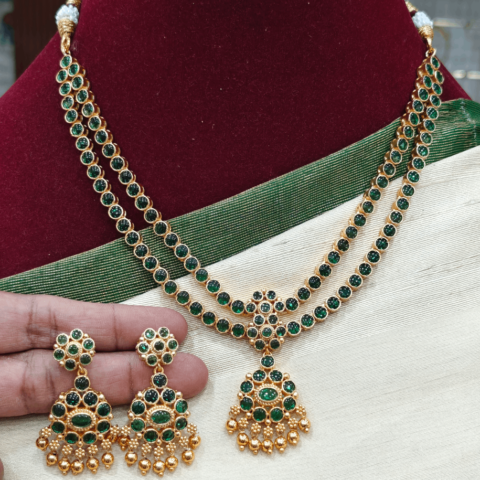Rettai vadam emerald kemp necklace