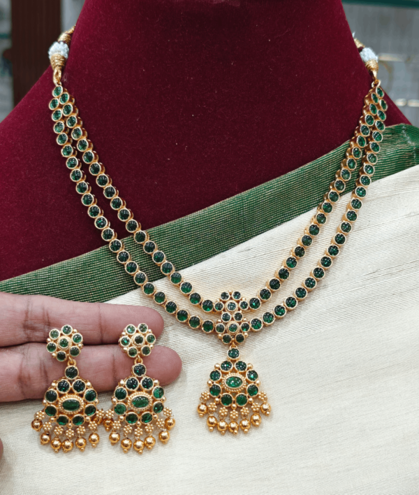 Rettai vadam emerald kemp necklace