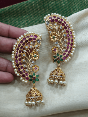 Floral pearl earcuff