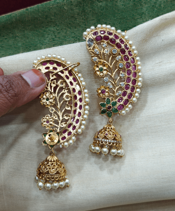 Floral pearl earcuff