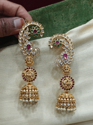 Traditional look earcuff