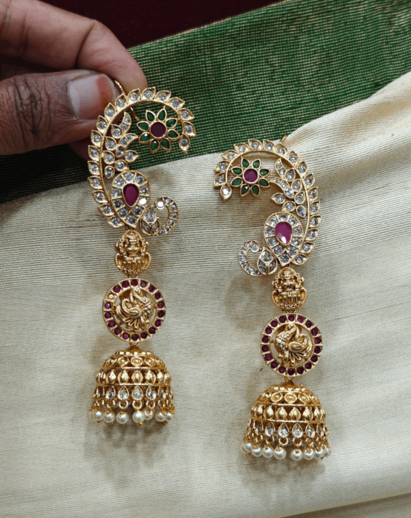 Traditional look earcuff