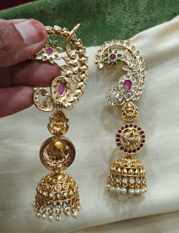 Traditional look earcuff