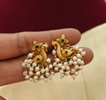 Peacock cluster earings with pearl(green)