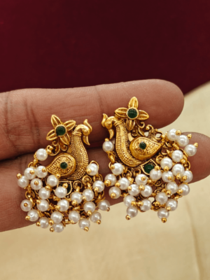 Peacock cluster earings with pearl(green)