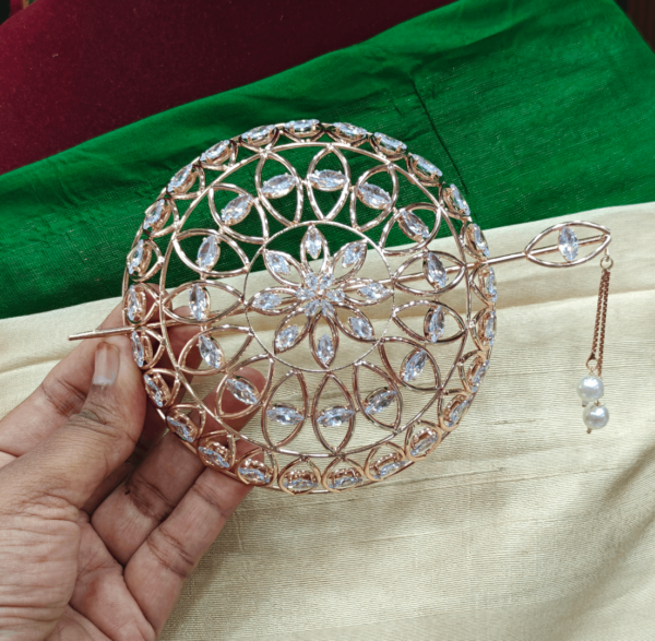 Kambi star design rose gold polished hair buncage