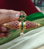 Damaru pendant (Ruby green)