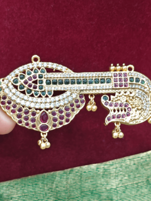 Veena pendent