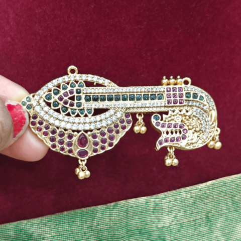 Veena pendent