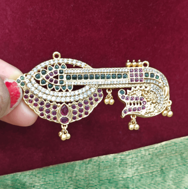 Veena pendent