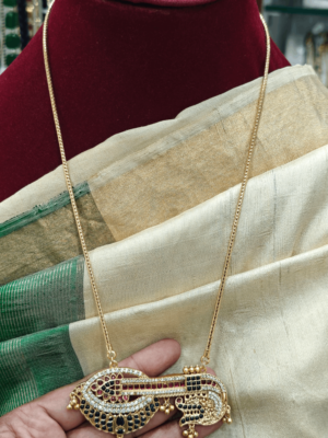 Veena pendent with the plain chain
