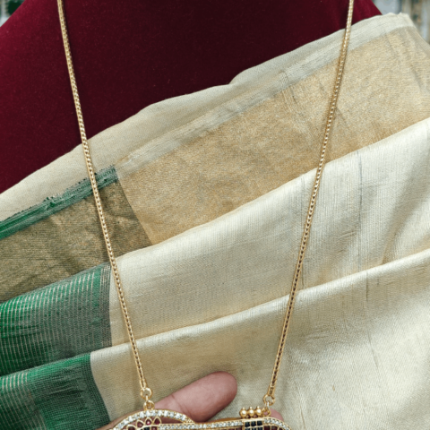 Veena pendent with the plain chain