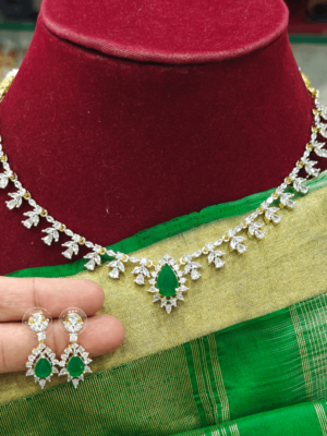 Silver shade green stone necklace