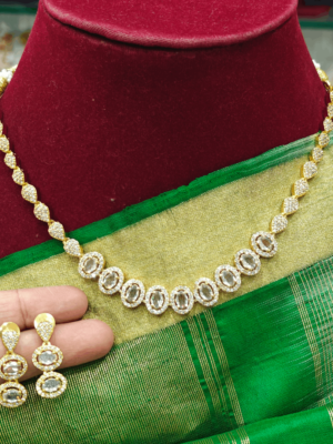 Nine oval necklace(white)