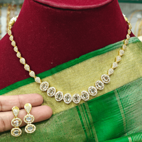 Nine oval necklace(white)