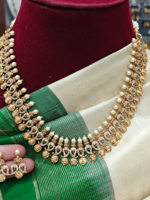 Kasu necklace with the mango pearl