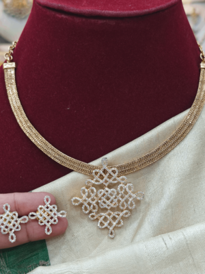 Kolam pendant with choker