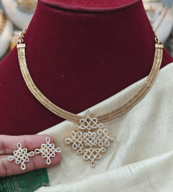 Kolam pendant with choker
