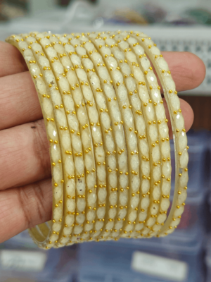 Saphedh rain drop glass bangles