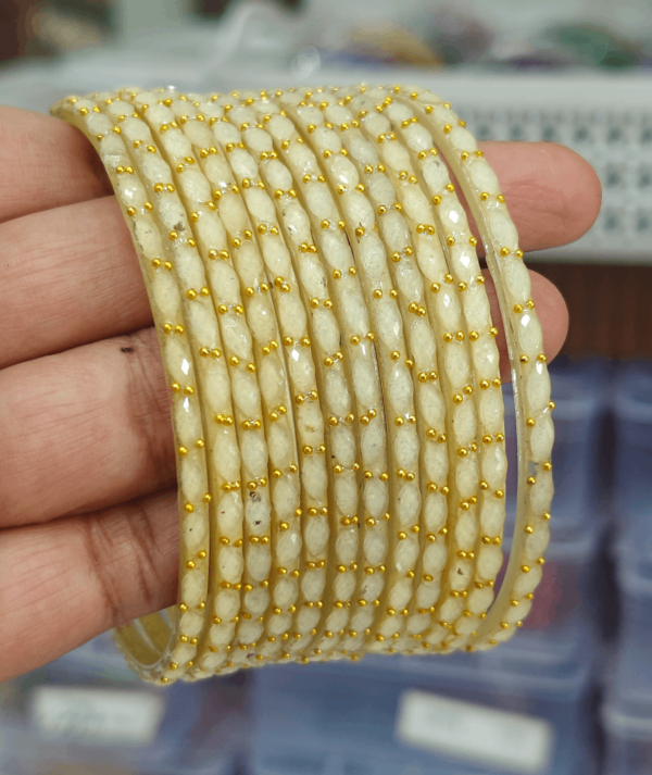 Saphedh rain drop glass bangles