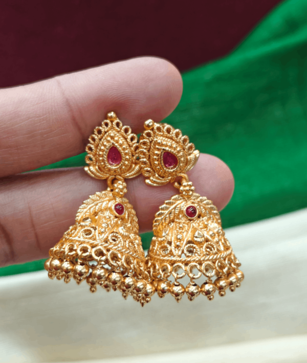 Leaf thilakam geru pollish jhumka