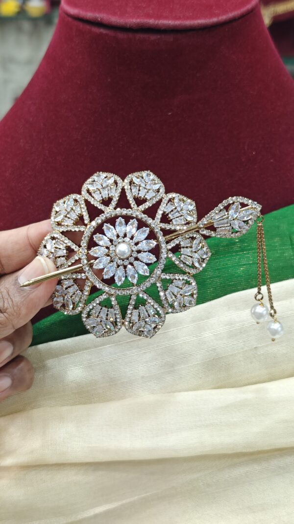 Mehandi polished AD stone hair bun