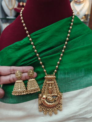 Gopuram meenakshi with the ball chain