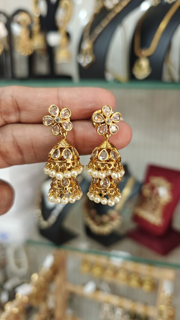 Kundan jhumka
