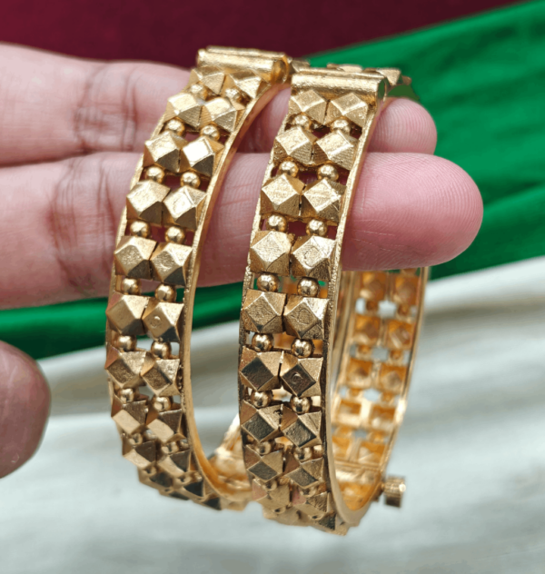Diamond cut design bangles(screw type)