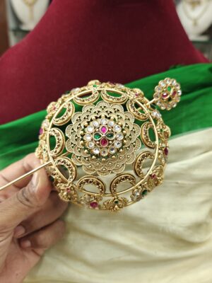 Jadau hair bun with the kundan stones