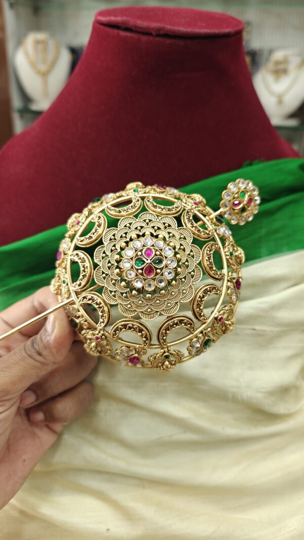 Jadau hair bun with the kundan stones