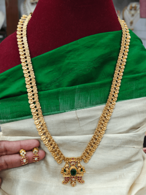 Kasu haaram with the claw pendant