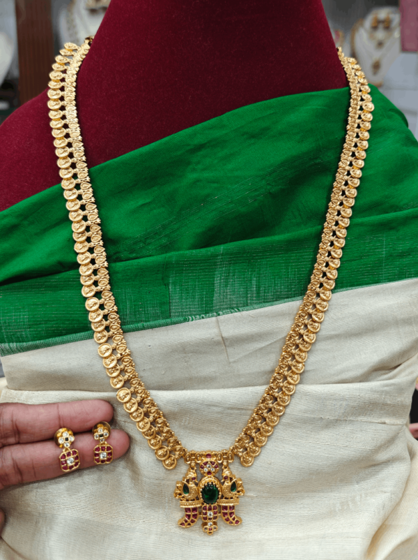 Kasu haaram with the claw pendant