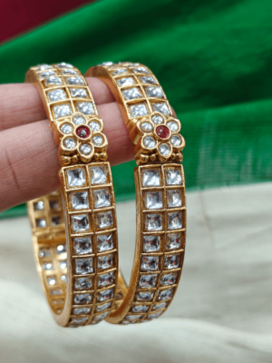 Jadau screw bangles(white)