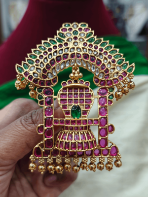 Lingam brooch