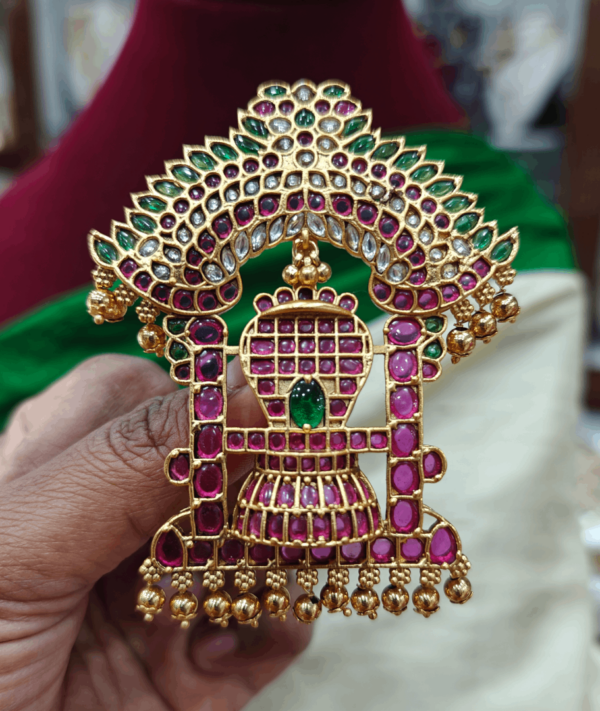 Lingam brooch