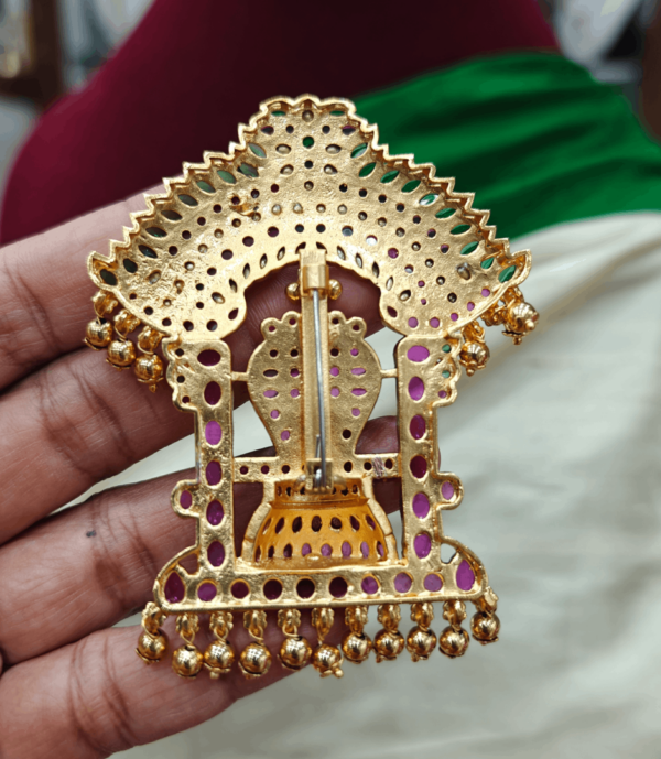 Lingam brooch