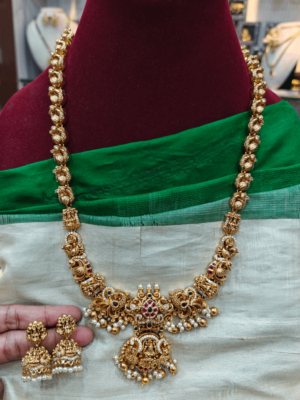 Lotus lakshmi haaram(only goldand pearl)