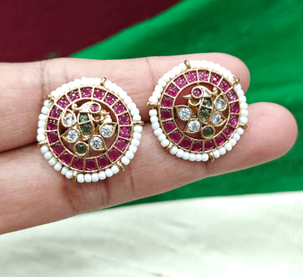 Pearl green peacock stud