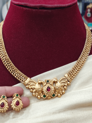 Double peacock screw necklace
